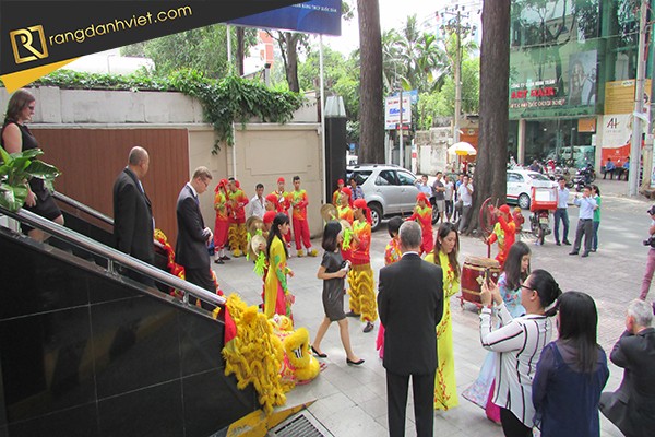 nhân sự sự kiện : cung cấp lân sư rồng